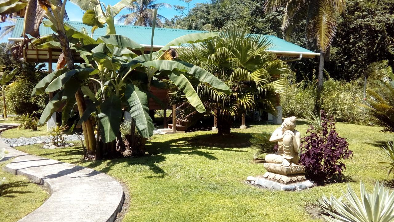 J And H Garden Cabinas Bocas del Toro Exterior photo