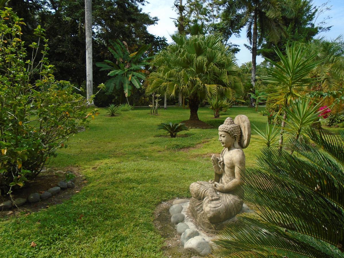 J And H Garden Cabinas Bocas del Toro Exterior photo