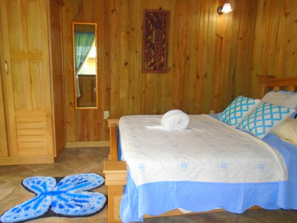 J And H Garden Cabinas Bocas del Toro Exterior photo